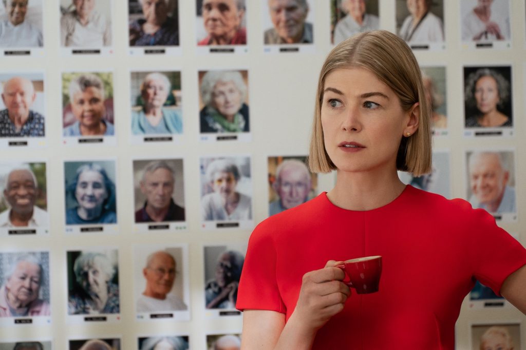 Rosamund Pike I Care a Lot Netflix