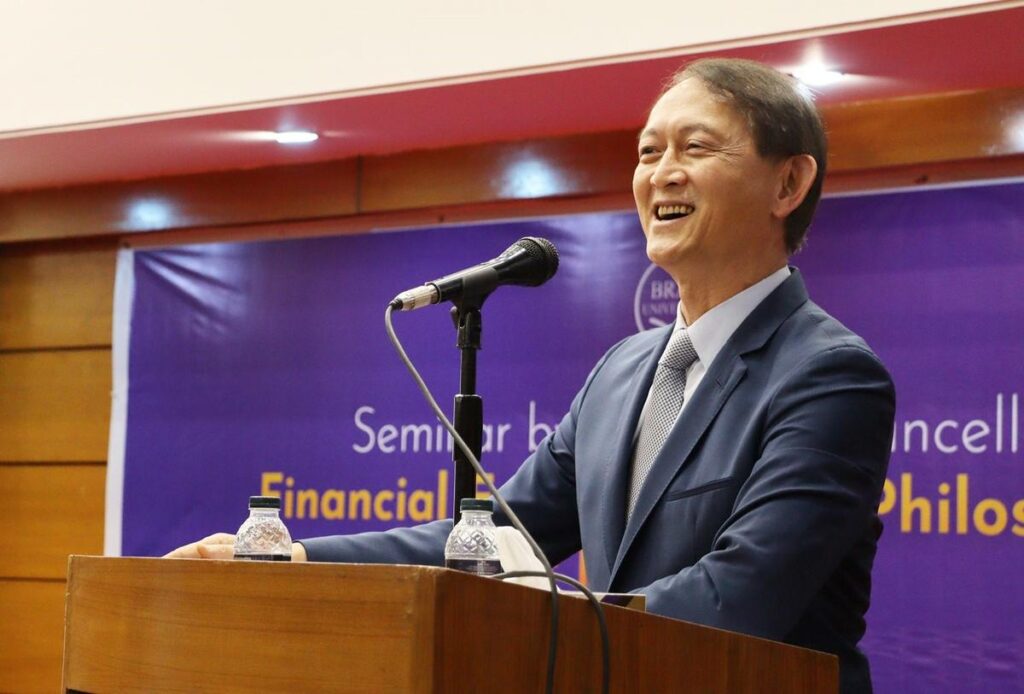 Vincent Chang gives speech at seminar. Source: BRAC University website